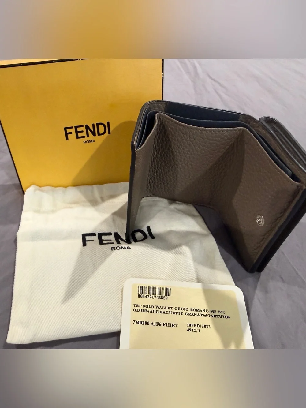 NIB - FENDI Cuoio Romano Baguette Tri-Fold Wallet – Burgundy